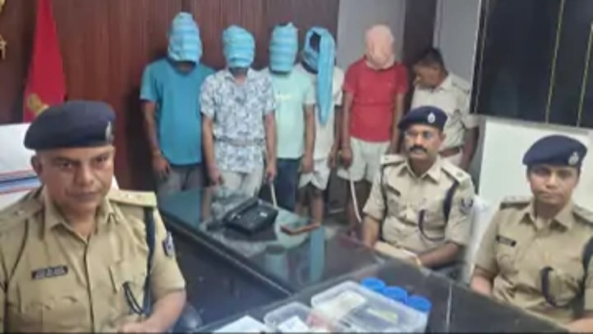 ज्वेलरी शॉप लूटकर सोना गलाकर खरीदी सेकेंड हैंड कार, पुलिस ने 5 और बदमाशों को दबोचा