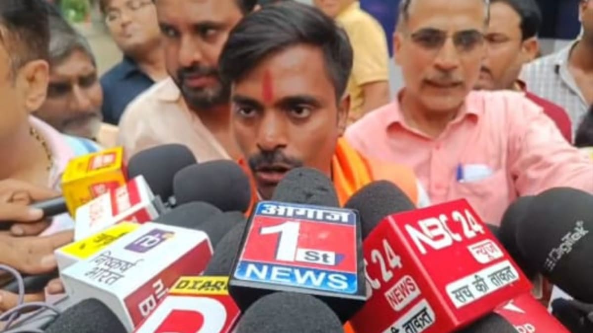 बांकीपुर उपचुनाव: भाजपा प्रत्याशी नीरज सिन्हा ने डाला वोट, जीत का किया दावा
