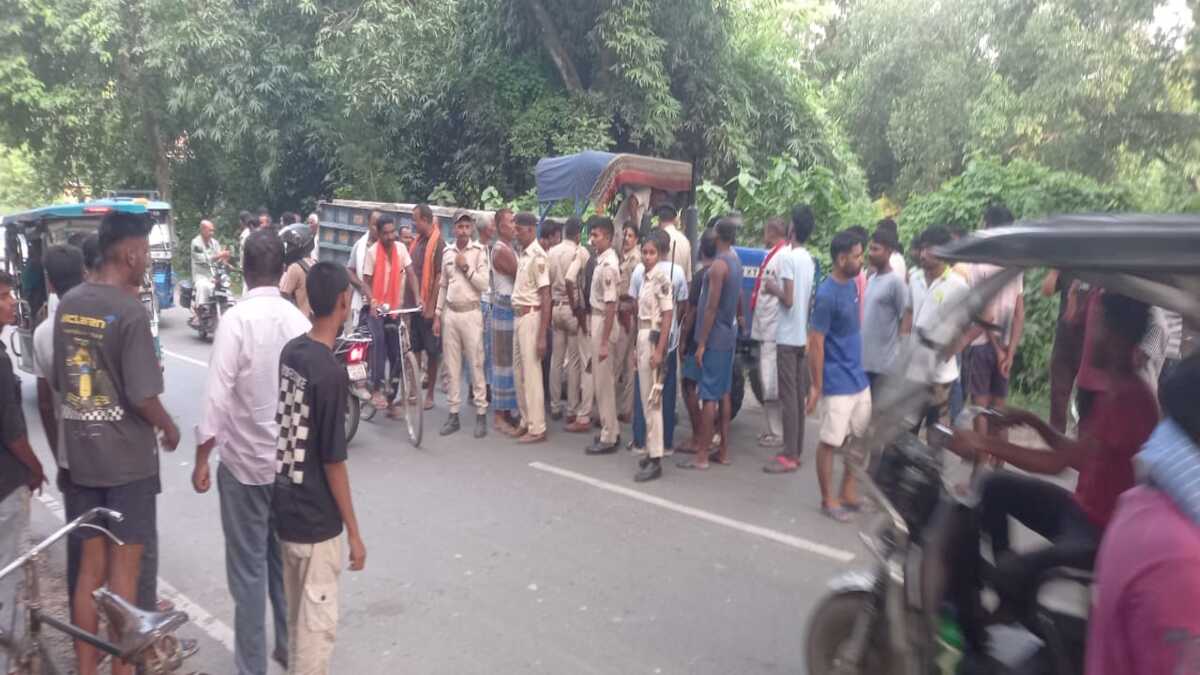 बाइक की आमने-सामने की टक्कर के बाद ट्रैक्टर ने युवक को कुचला, एक की मौत