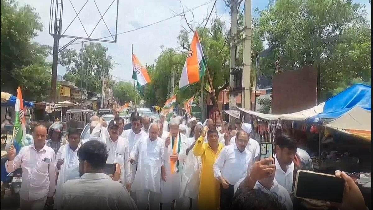 दादरी के धरने में अचानक पहुंचे दिग्गज नेता, सरकार की नीतियों पर उठाए सवाल
