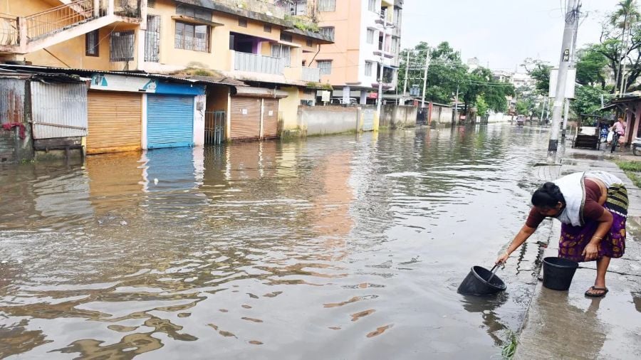 कहीं पानी के अंदर गाड़ियां, कहीं कॉलोनियां जलमग्न… कश्मीर से गुजरात तक जल प्रलय