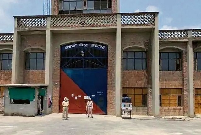 फरीदकोट केंद्रीय जेल की सुरक्षा में बड़ी सेंध, हाई रिस्क कैदी और 3 हवालातियों के पास से 4 मोबाइल व सिम कार्ड बरामद