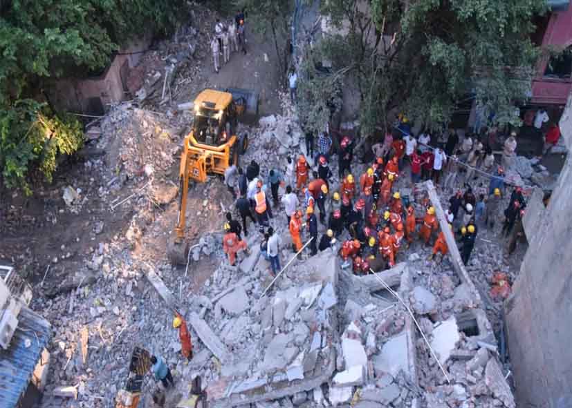 रोहिणी बिल्डिंग हादसे में 4 की मौत, लापरवाही के आरोपों के बीच DDA बोला- 2016 में डी-नोटिफाई किया था इलाका