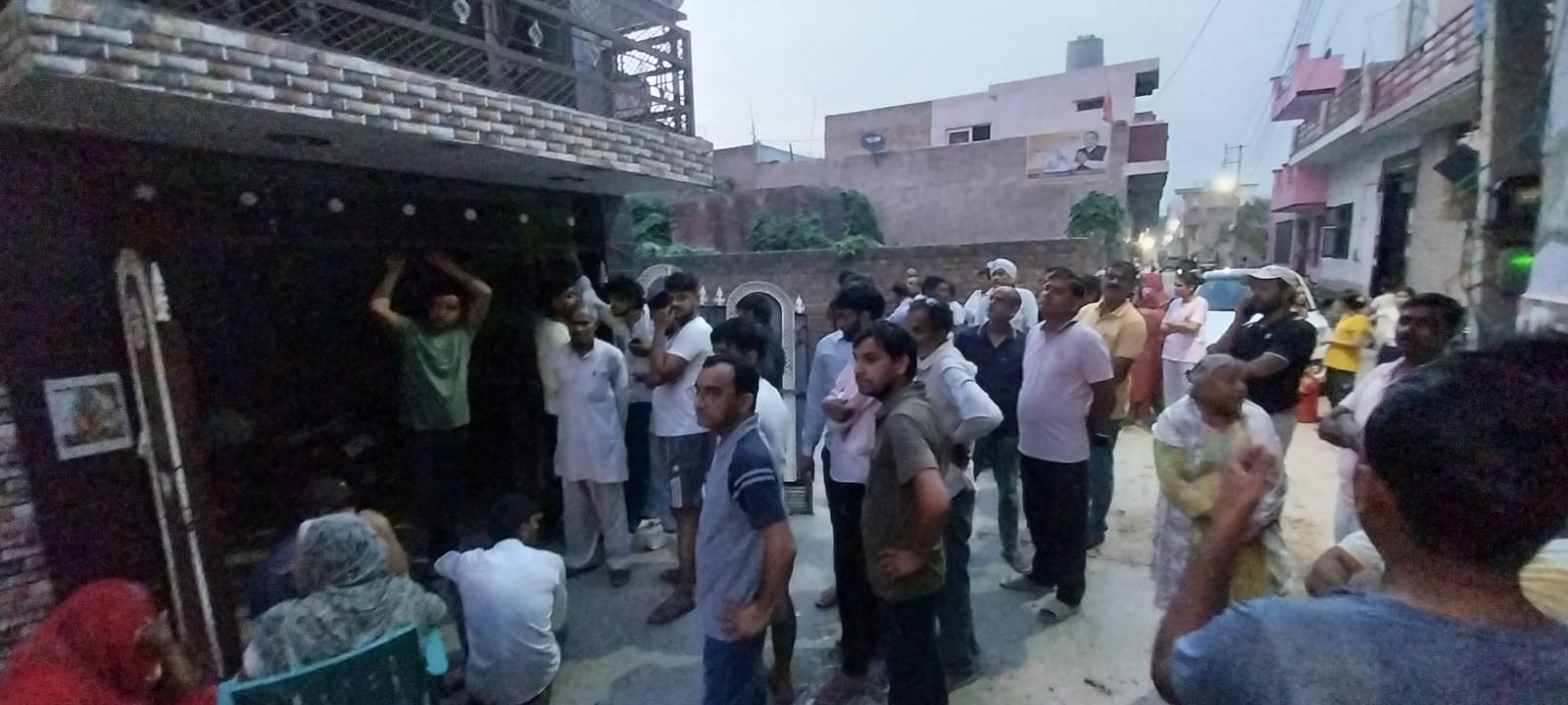 रेवाड़ी के मकान में जोरदार धमाका, घर का दरवाजा उखड़ा, पांच लोग गंभीर रूप से घायल