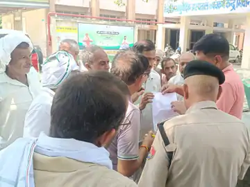 खेत में बुलाया और मौत के घाट उतारा, क्या रंजिश में गई युवक की जान?