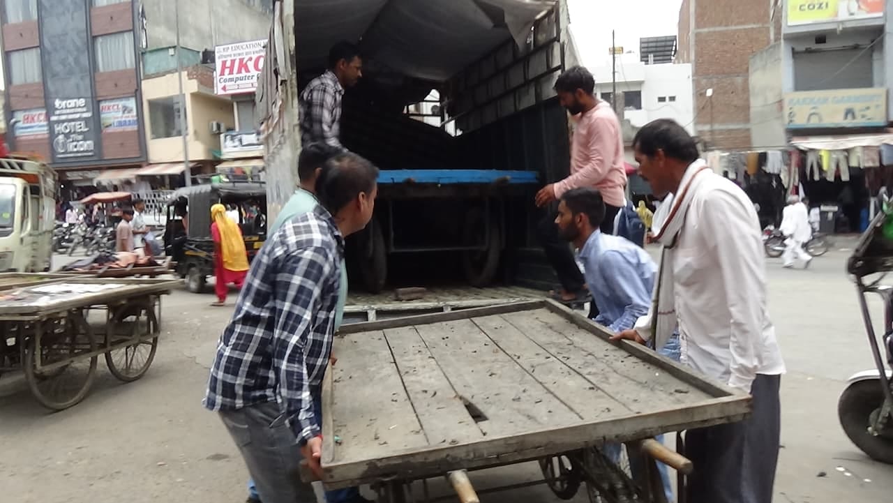 हिसार में अतिक्रमण के खिलाफ चला निगम का अभियान, कई जगहों से हटाया अवैध कब्जा