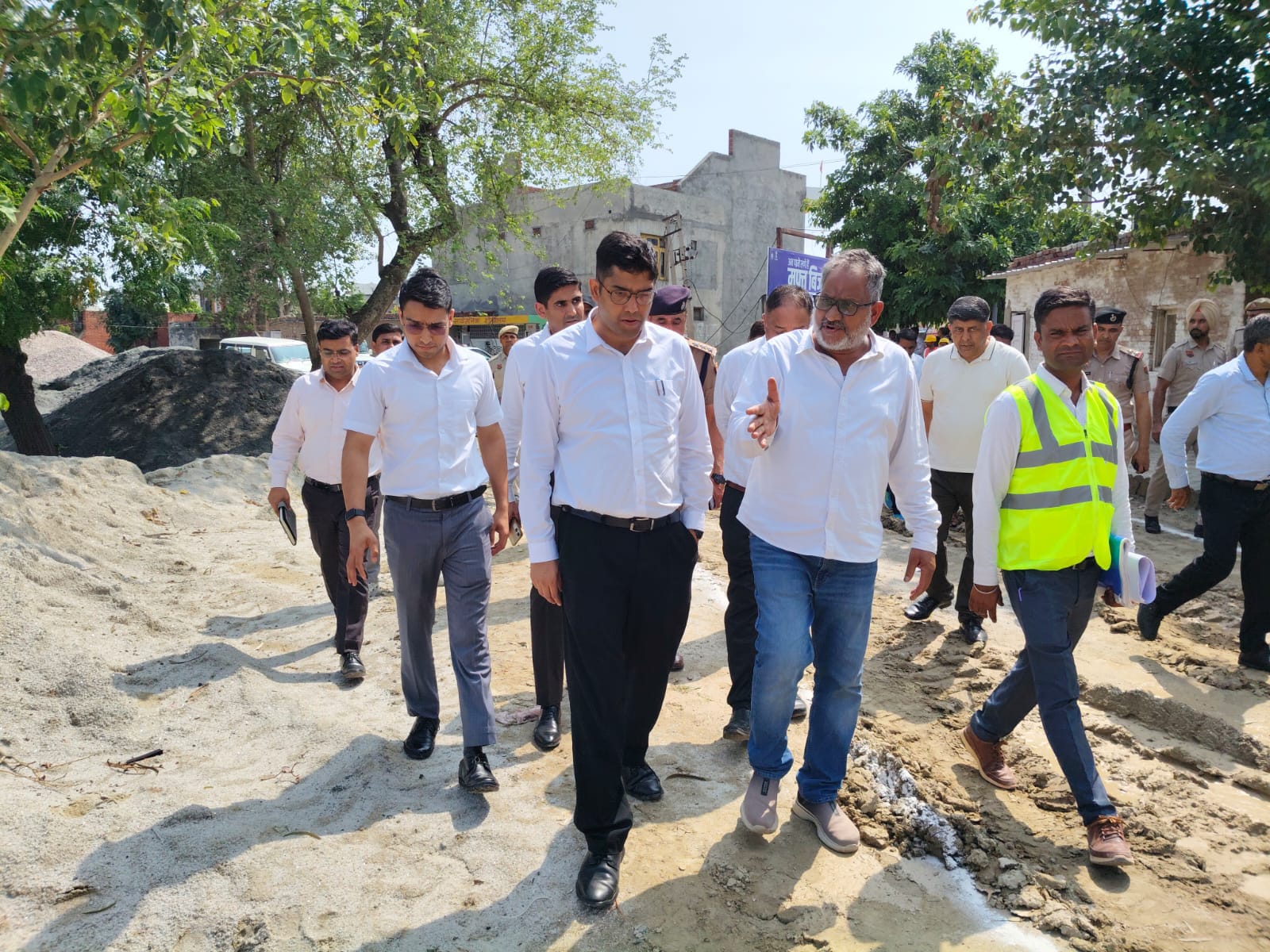 असंध में बड़ा बदलाव, अस्पताल और स्पोर्ट्स कॉम्प्लेक्स पर डीसी की सख्ती