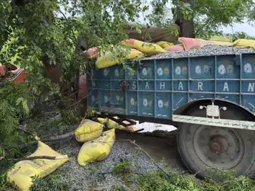 तेज आंधी बनी काल, ट्रैक्टर सवार युवक की दर्दनाक मौत