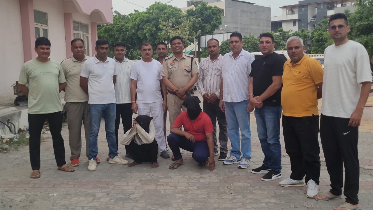 मात्र 12 घंटे में सुलझा चोरी का केस, पुलिस ने आरोपी पिता-पुत्र को दबोचा