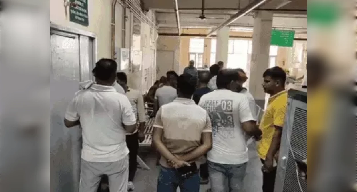 9 हजार के लिए कत्ल, बीच-बचाव करने आए बेटे को मारा चाकू, पिता की भी गई जान