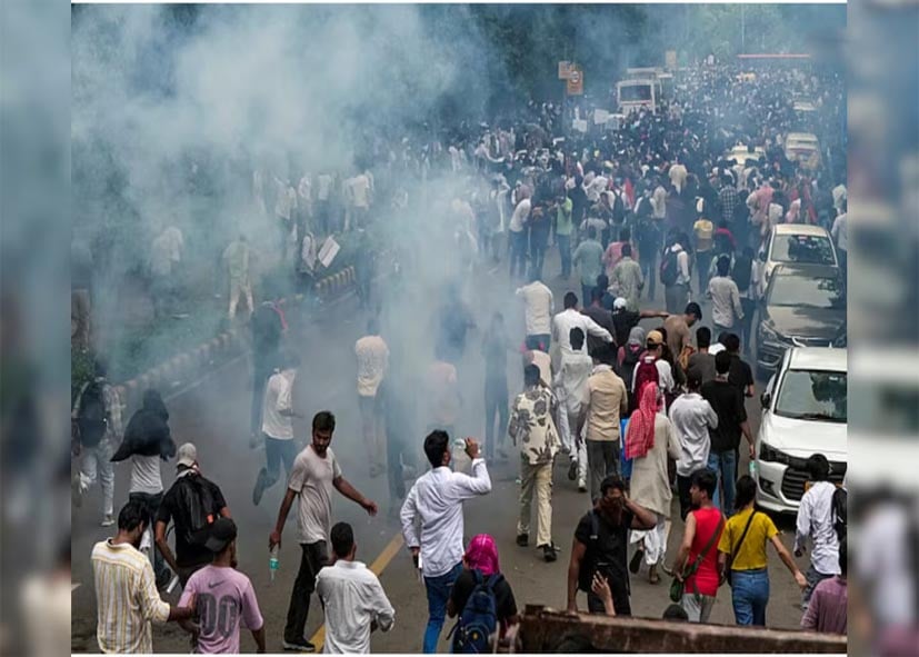 सांसद मार्च पर दिल्ली पुलिस का दावा: ‘बार-बार चेतावनी दी, फिर करना पड़ा बल प्रयोग’