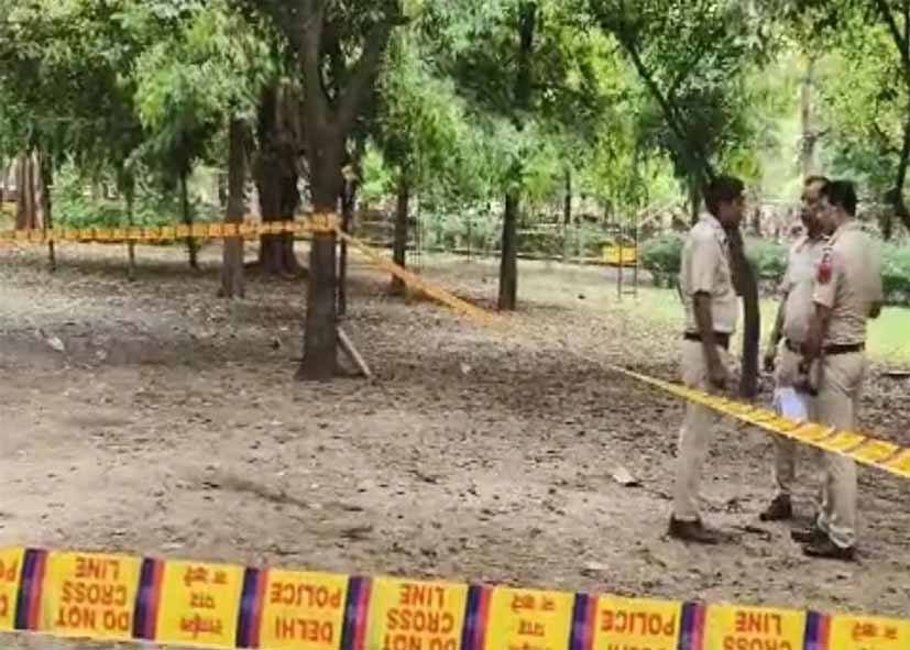 दिल्ली में दिनदहाड़े मर्डर: पार्क में छेड़खानी का विरोध करने पर युवक की चाकू मारकर हत्या