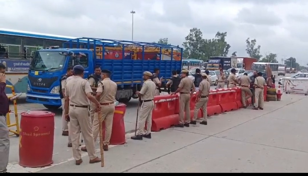 किसानों के दिल्ली कूच से पहले हरियाणा पुलिस अलर्ट, टोल प्लाजा पर भारी फोर्स तैनात