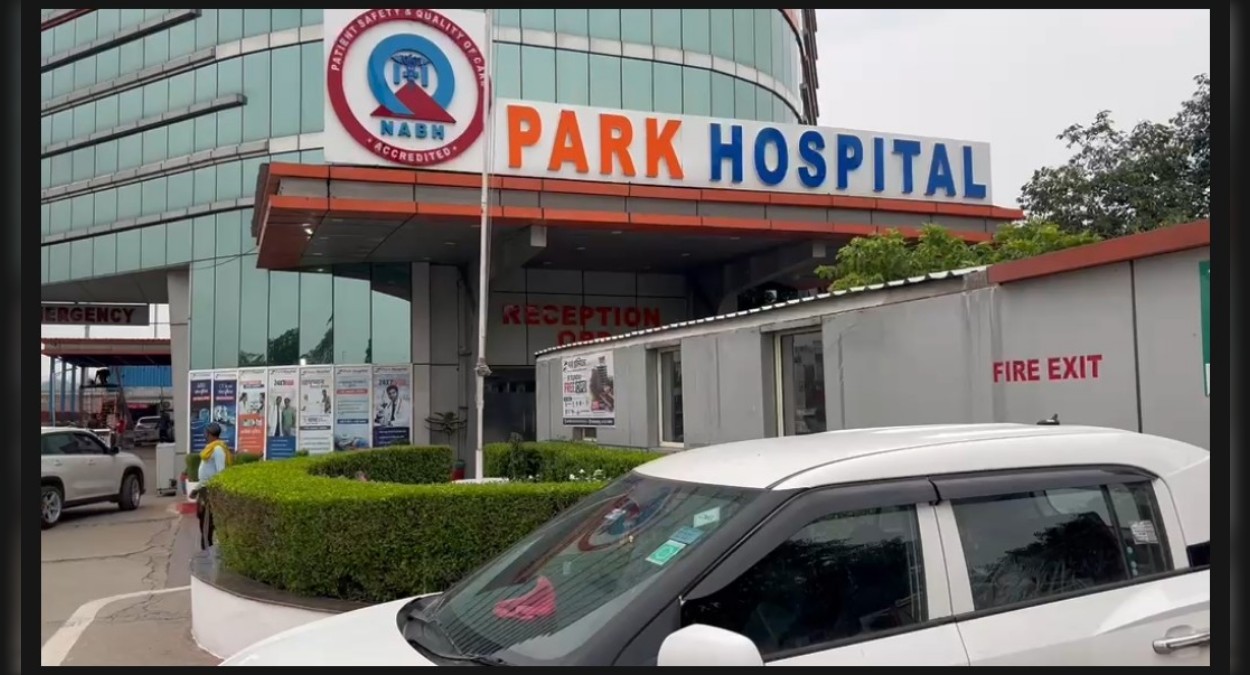 पैर की हड्डी का इलाज कराने आई थी महिला, डॉक्टर ने दिल का ऑपरेशन कर डाला