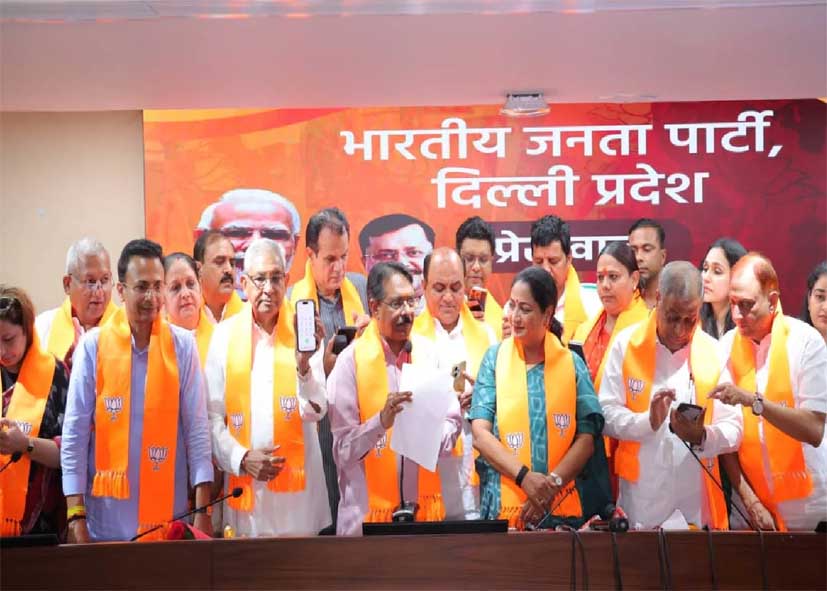 इंद्रप्रस्थ विकास पार्टी के 16 पार्षद BJP में हुए शामिल; CM रेखा गुप्ता की मौजूदगी में ली सदस्यता