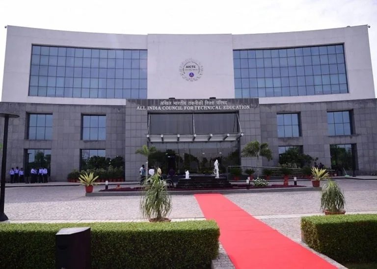 AICTE का खुलासा : 2025-26 में देशभर के 58 इंजीनियरिंग कॉलेज बंद, मौजूदा छात्रों की पढ़ाई को लेकर कही ये बात
