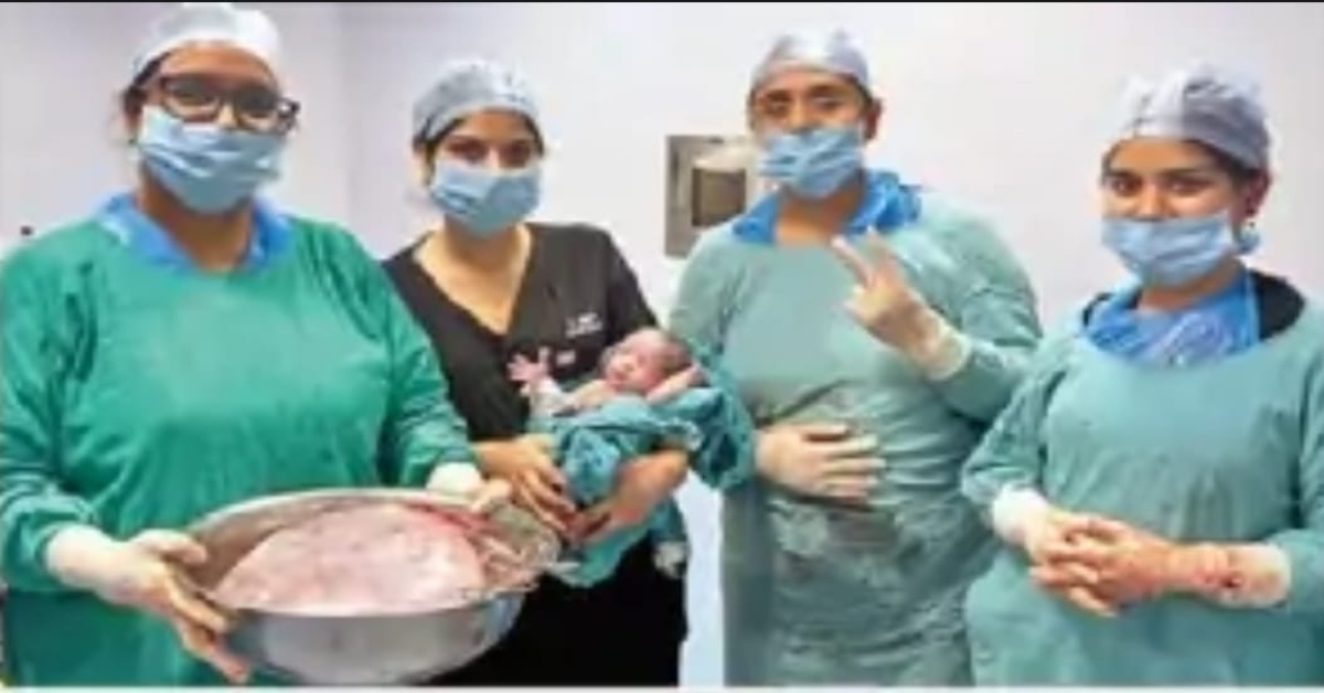 ये चमत्कार नहीं तो और क्या? महिला के पेट में ‘काल’ के साथ पल रही थी मासूम जिंदगी, ऑपरेशन के दौरान डॉक्टरों ने देखा कुछ ऐसा कि उड़ गए होश