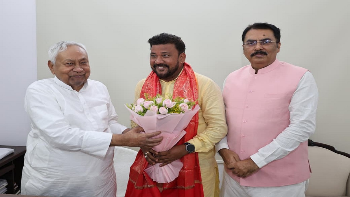 बांकीपुर उपचुनाव: नीतीश कुमार से मिले BJP उम्मीदवार अभिषेक सिन्हा, पूर्व CM ने दी जीत की अग्रिम बधाई