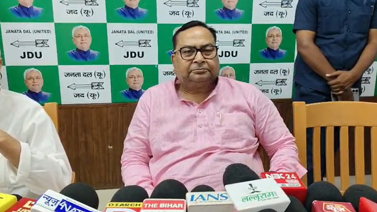 ‘जब नेता ही खुश नहीं, तो जनता कैसे होगी?’ प्रशांत किशोर पर मंत्री भगवान कुशवाहा ने कसा तंज