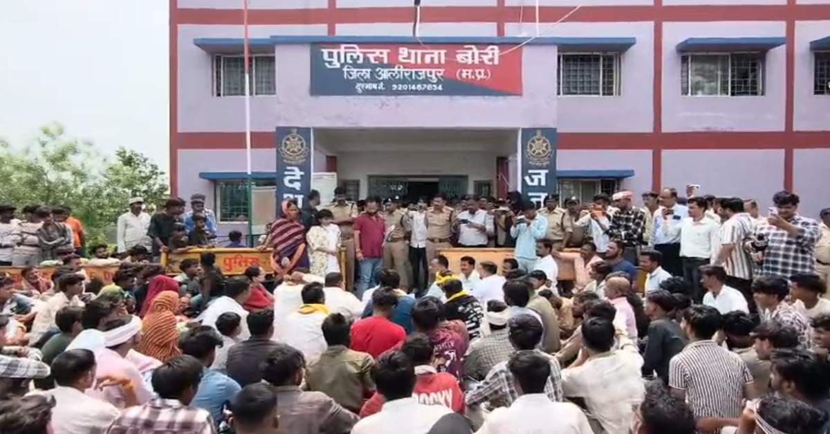 बोरी कांड पर उबाल, थाने के बाहर जनसैलाब: कैबिनेट मंत्री और कांग्रेस जांच समिति पहुंची, एकजुट की न्याय की मांग