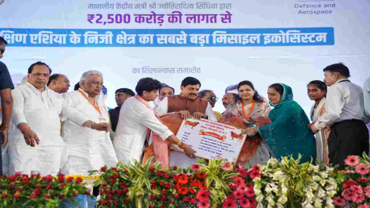 दुश्मन पर कहर बरपाएंगी शिवपुरी में बनीं मिसाइलें, CM डॉ. मोहन ने 2500 करोड़ की अडाणी डिफेंस यूनिट का किया शिलान्यास, 5 हजार लोगों को मिलेगा रोजगार