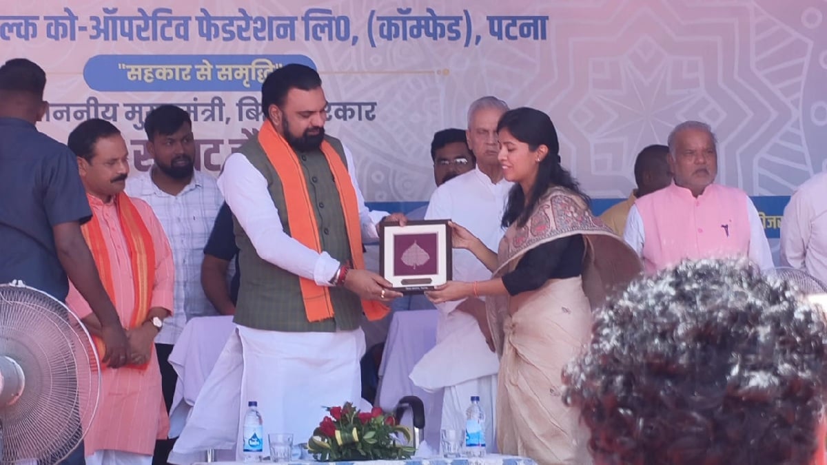 दूध से रोजगार तक… CM सम्राट ने नालंदा को दी 20 करोड़ के आधुनिक दही-लस्सी प्लांट की सौगात