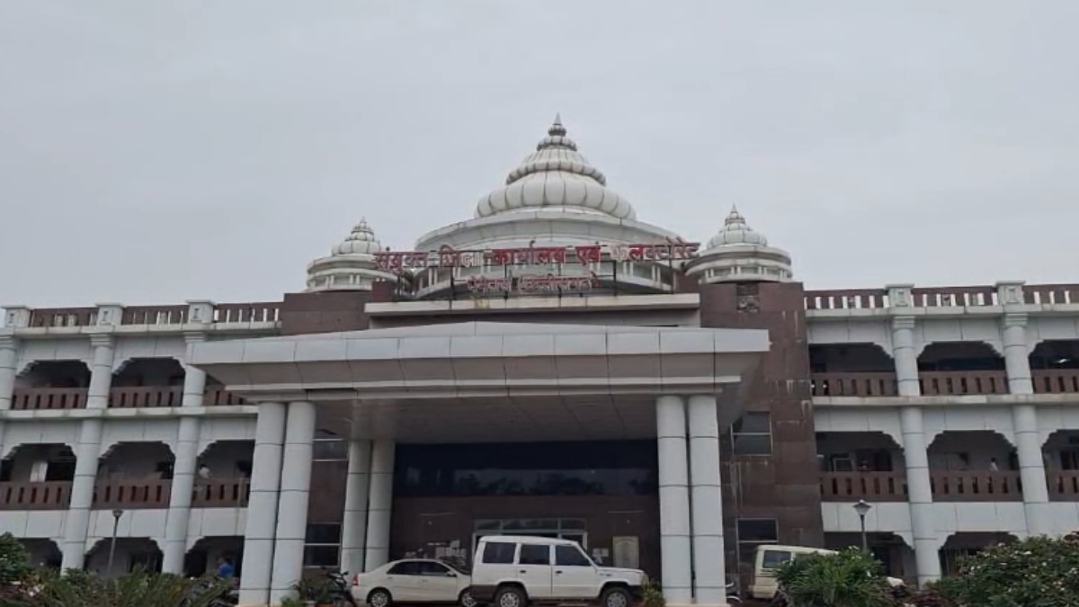 मालिकाना हक के नाम पर वसूली! केंद्र की स्वामित्व योजना में पटवारी पर रिश्वत का आरोप, ग्रामीणों ने कलेक्टर से लगाई न्याय की गुहार