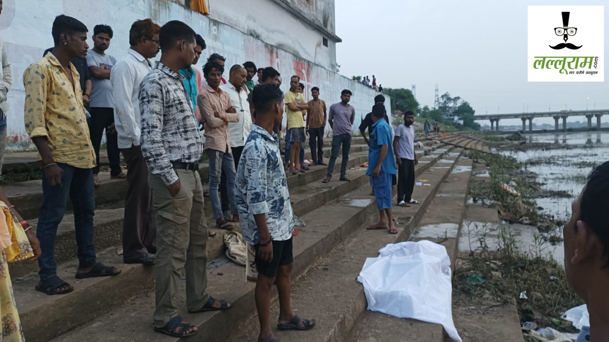 Chhattisgarh : नदी में डूब रहे दो बच्चों को बचाया, लेकिन खुद जान गंवा बैठा युवक, अगली सुबह मिला शव