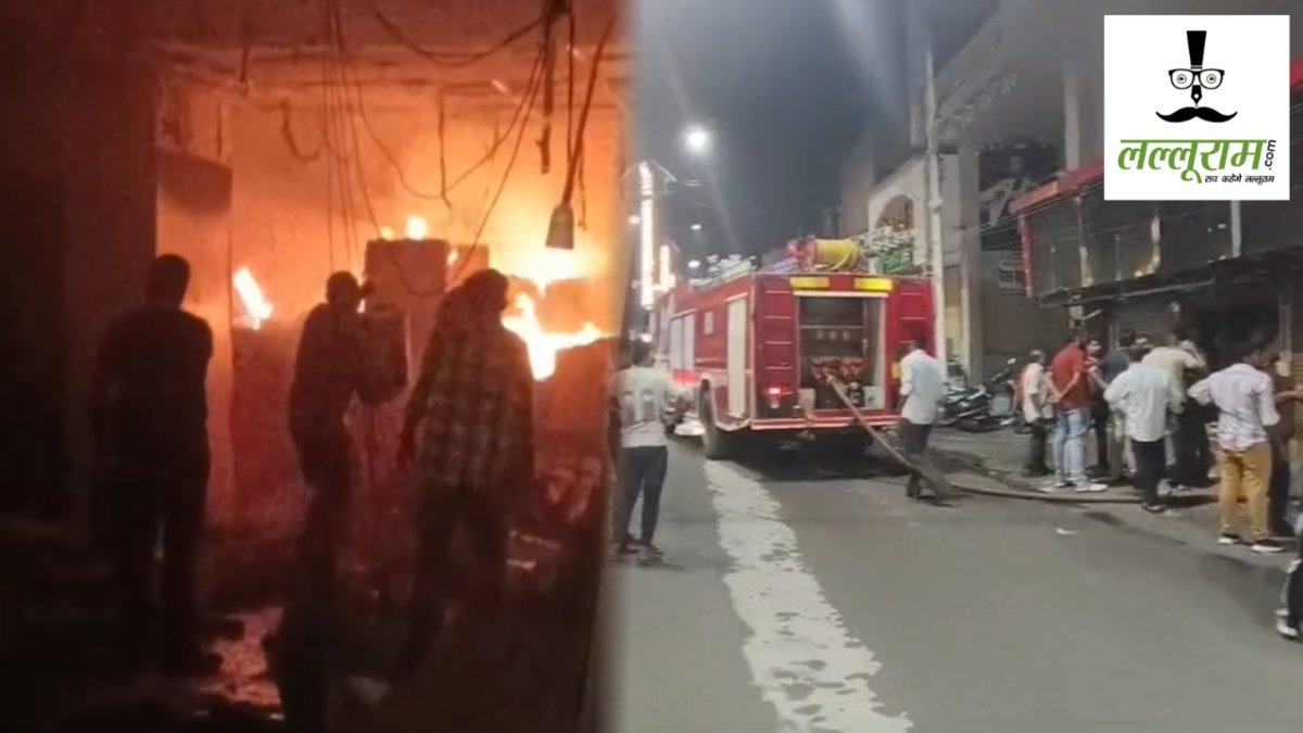 कपड़ा दुकान में देर रात लगी भीषण आग, सारा सामान जलाकर खाक, फायर ब्रिगेड ने पाया काबू