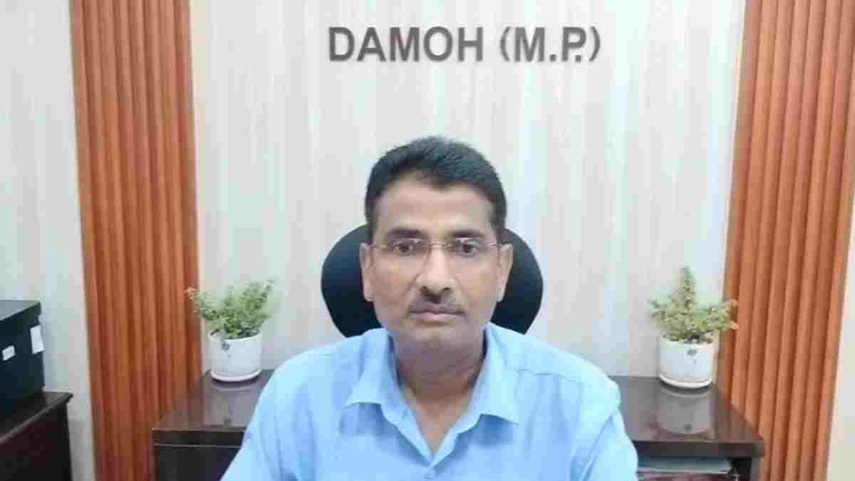 कलेक्टर के नाम से बनाई फर्जी फेसबुक आईडी, अफसर ने लोगों से की ये अपील