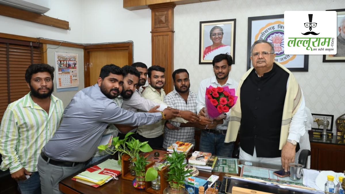 16 दिन बाद खत्म हुआ विद्युत संविदा कर्मचारियों का आंदोलन, विधानसभा अध्यक्ष डॉ. रमन सिंह के आश्वासन के बाद ड्यूटी पर लौटेंगे कर्मचारी