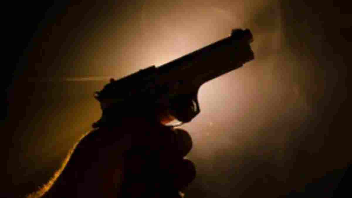 पुरानी रंजिश में खूनी संघर्ष: दो पक्षों में विवाद के बाद फायरिंग, वारदात CCTV में कैद   