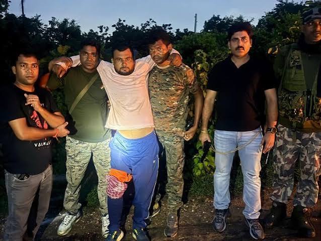 हजारीबाग में पुलिस और प्रिंस खान गैंग के बीच मुठभेड़, जवाबी फायरिंग में एक बदमाश घायल; कई फरार