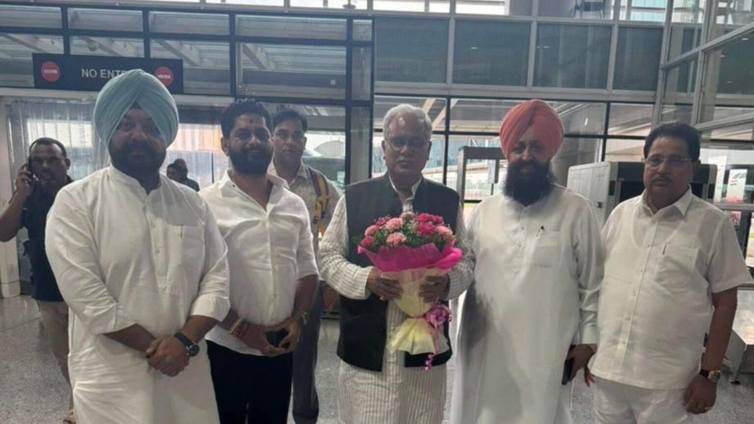 पंजाब कांग्रेस में बढ़ी गुटबाजी! भूपेश बघेल के स्वागत से चरणजीत सिंह चन्नी रहे गायब, तेज हुई अटकलें