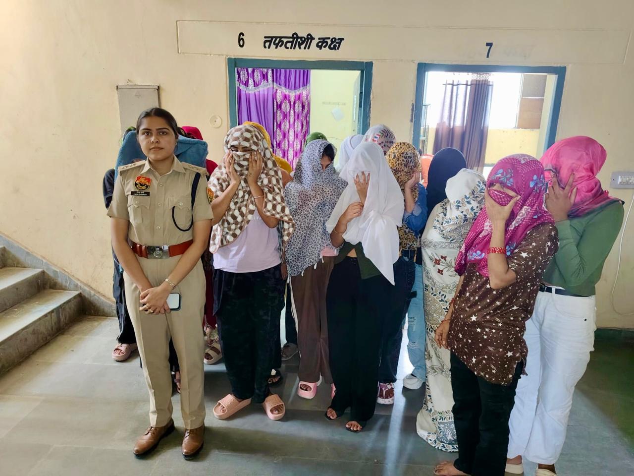 होटलों की आड़ में देह व्यापार पर हिसार पुलिस का बड़ा एक्शन, 18 महिलाएं रेस्क्यू, दो गिरफ्तार
