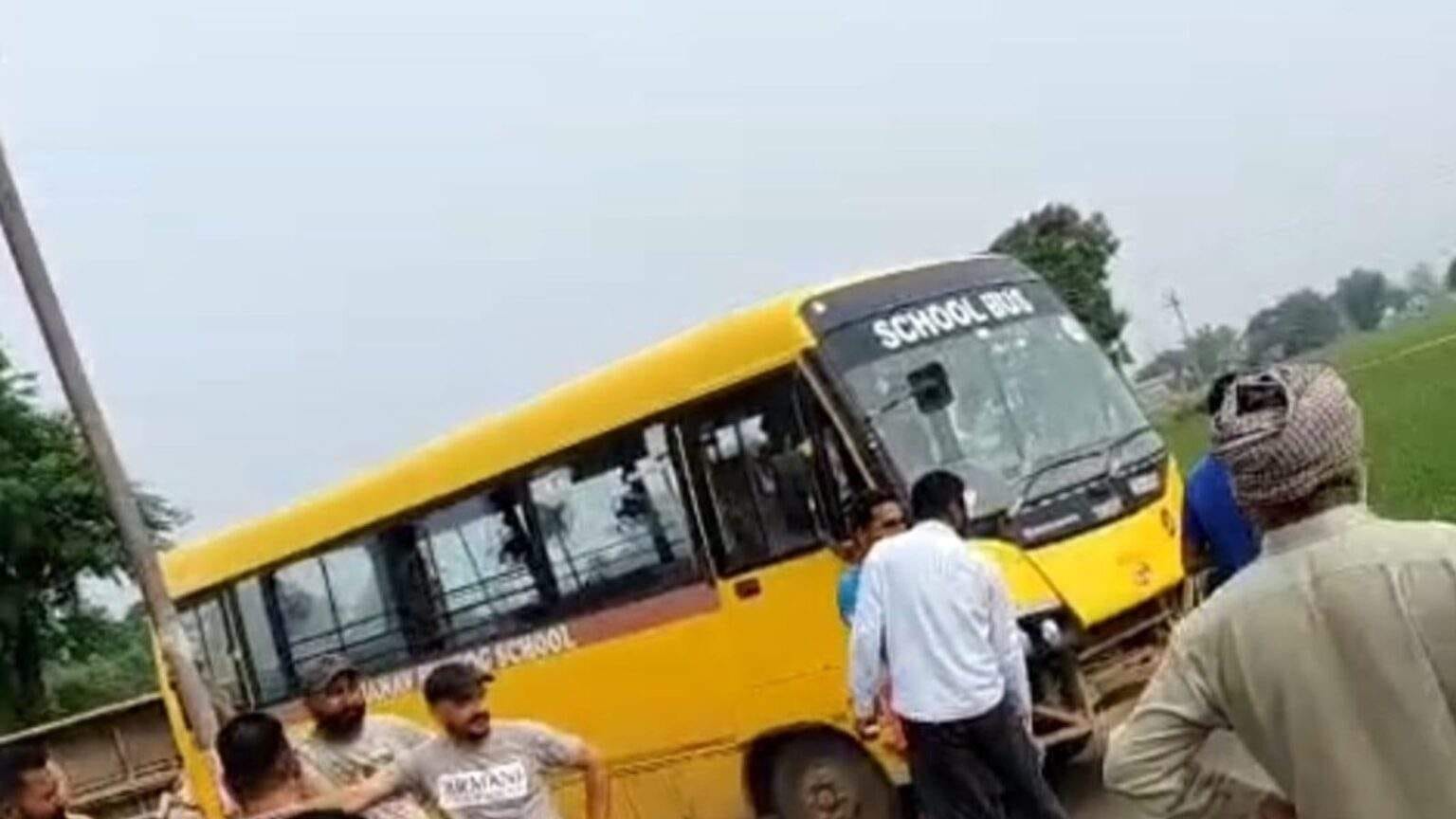 जालंधर के नकोदर में बड़ा हादसा: दो स्कूल बसों की जोरदार टक्कर, एक बस पलटी, बाल-बाल टला बड़ा हादसा