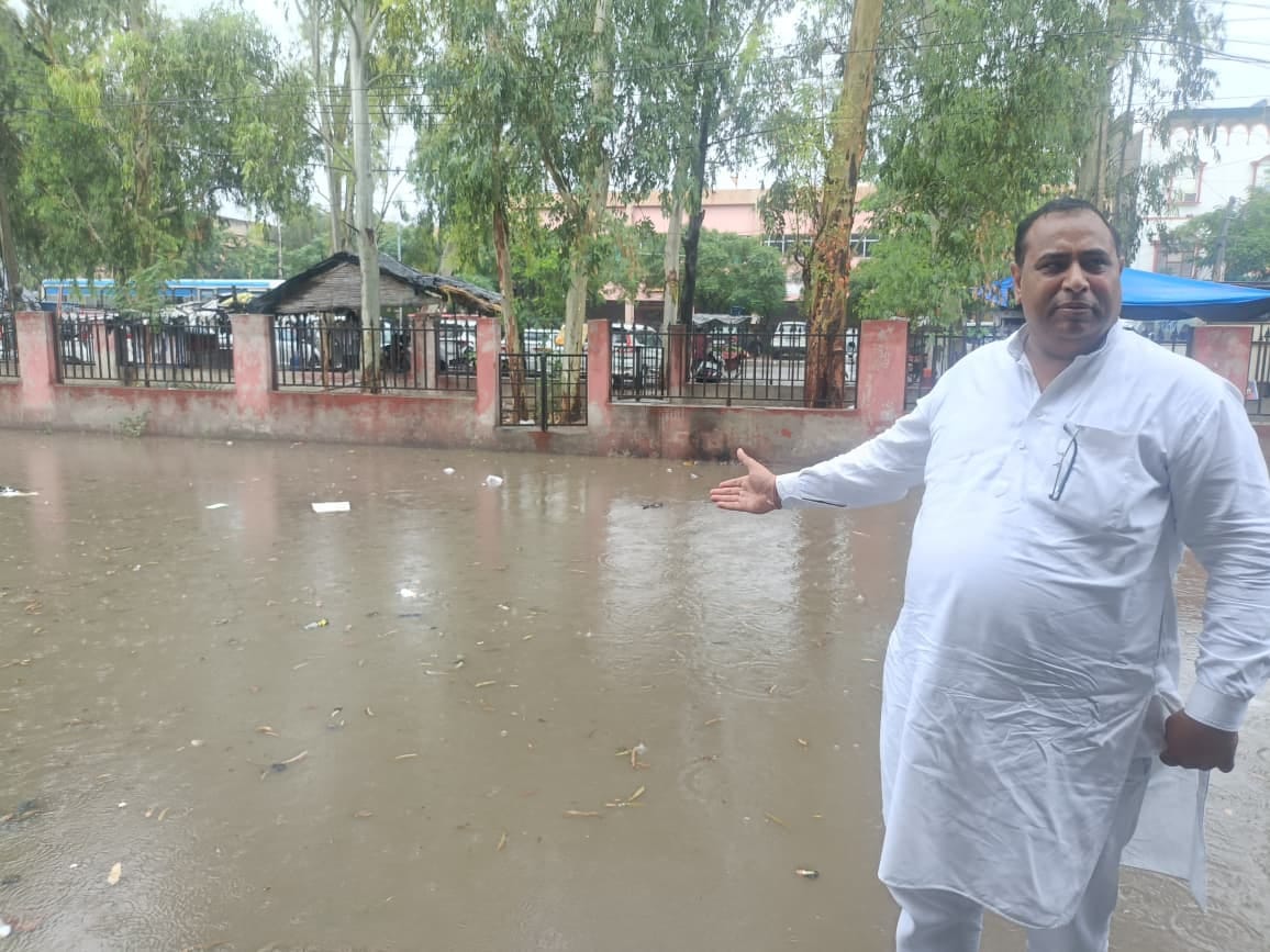 पहली ही मानसूनी बारिश में डूबा भिवानी, जलभराव से जनता बेहाल; समाजसेवी उमेश भारद्वाज ने प्रशासन पर उठाए सवाल
