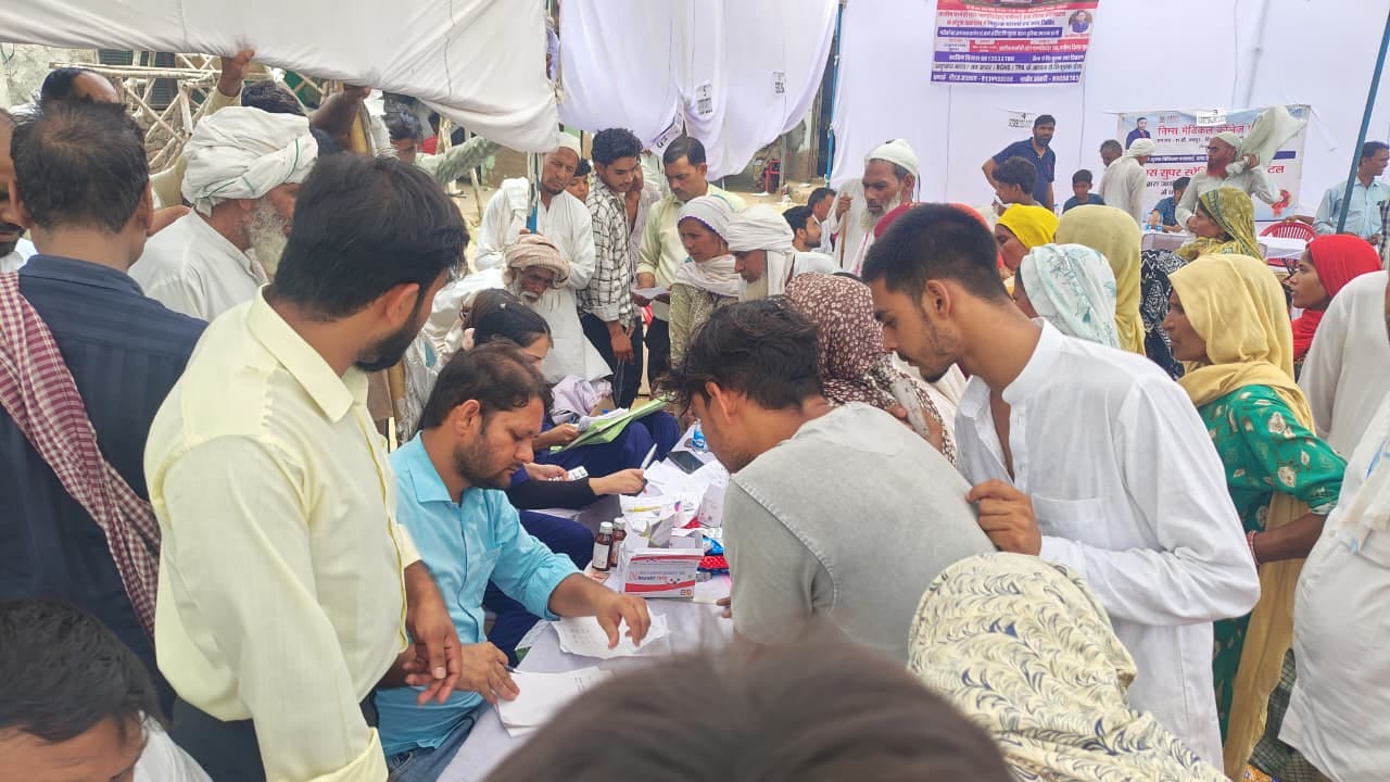माण्डीखेड़ा में NIMS अस्पताल का नि:शुल्क स्वास्थ्य शिविर सफल, 450 से अधिक मरीजों ने कराया स्वास्थ्य परीक्षण