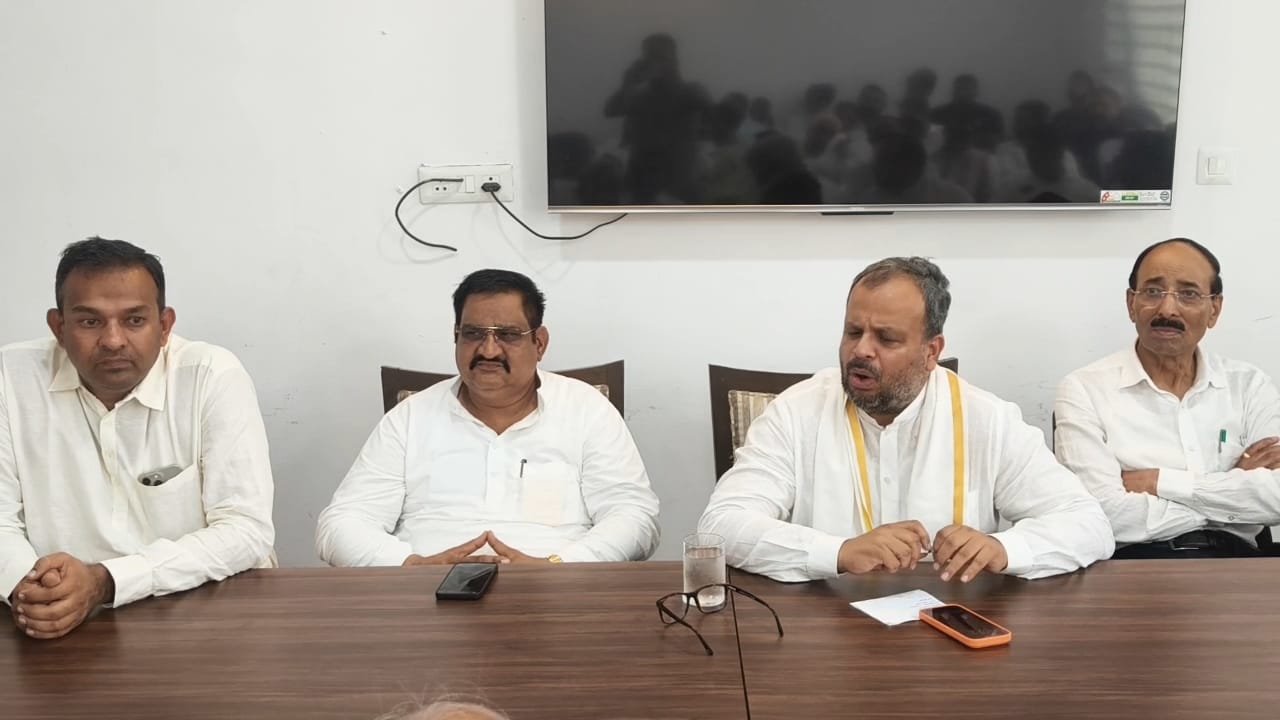 वरुण मुलाना का CM नायब सैनी पर हमला, बोले- हरियाणा के मुद्दों पर भी खुलकर बोलें मुख्यमंत्री