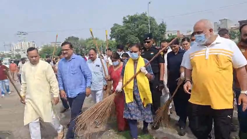 PM मोदी के हरियाणा दौरे से पहले करनाल से शुरू हुआ विशेष स्वच्छता अभियान, भाजपा प्रदेशाध्यक्ष डॉ. अर्चना गुप्ता ने किया शुभारंभ