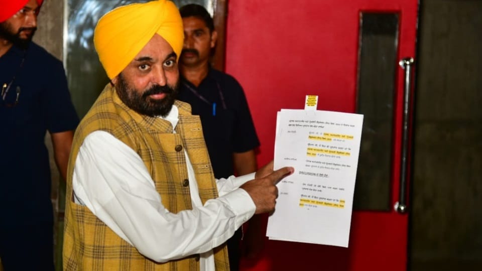 पंजाब में निजी स्कूल फीस पर सख्ती: सरकार ने शुरू किया ऑनलाइन पोर्टल, 4 साल की फीस का ब्योरा देना होगा