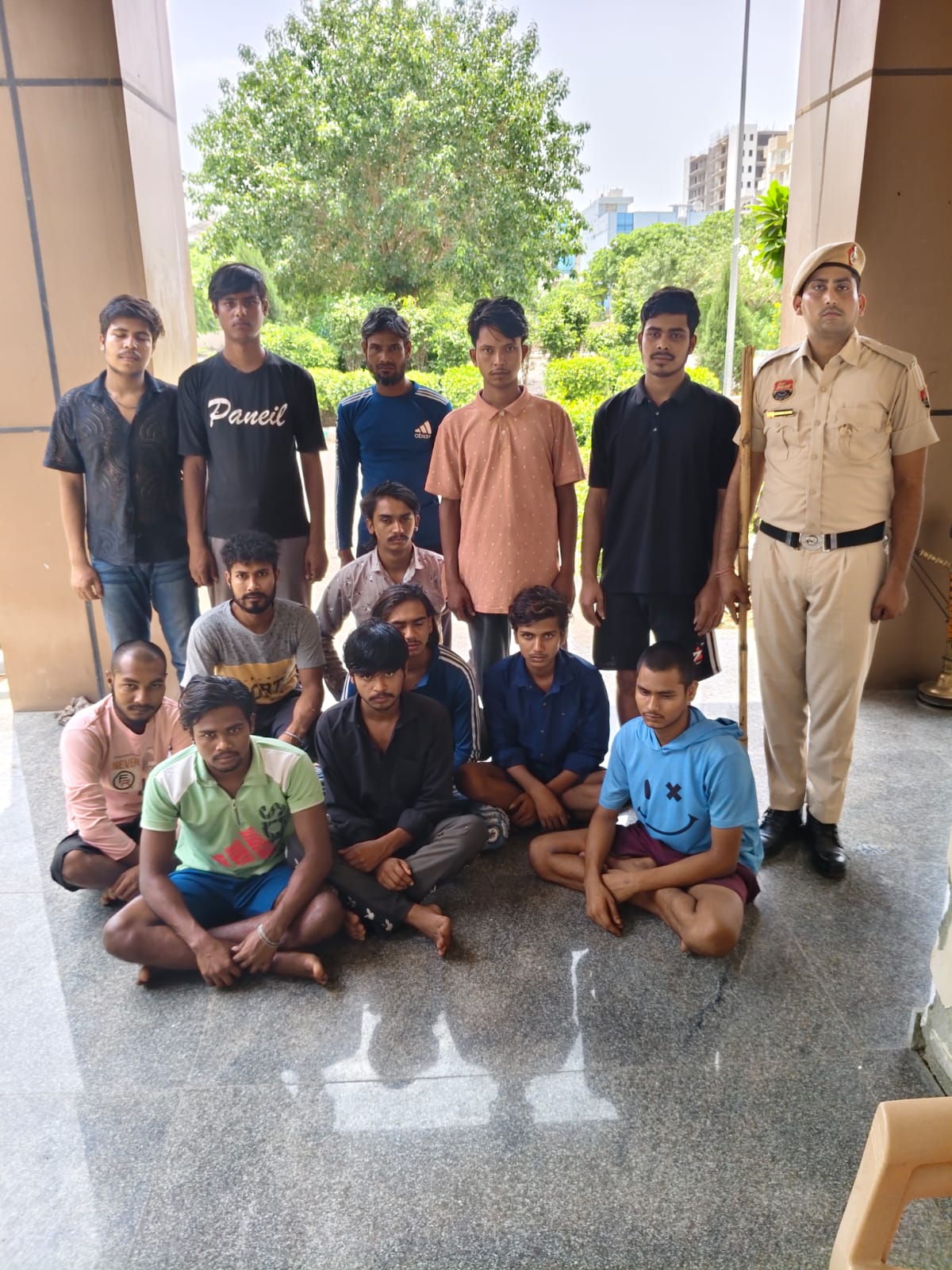गुरुग्राम पुलिस की बड़ी कार्रवाई: 13 अवैध बांग्लादेशी नागरिक निर्वासन के लिए रवाना, दस्तावेज सत्यापन अभियान तेज