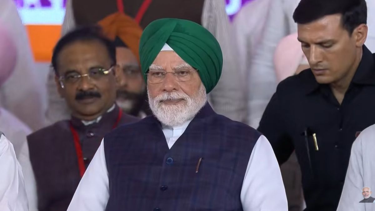 हरे रंग की पगड़ी में दिखे पीएम मोदी, जालंधर से 5,470 करोड़ की रेल-सड़क परियोजनाओं की सौगात, कांग्रेस और AAP पर साधा निशाना