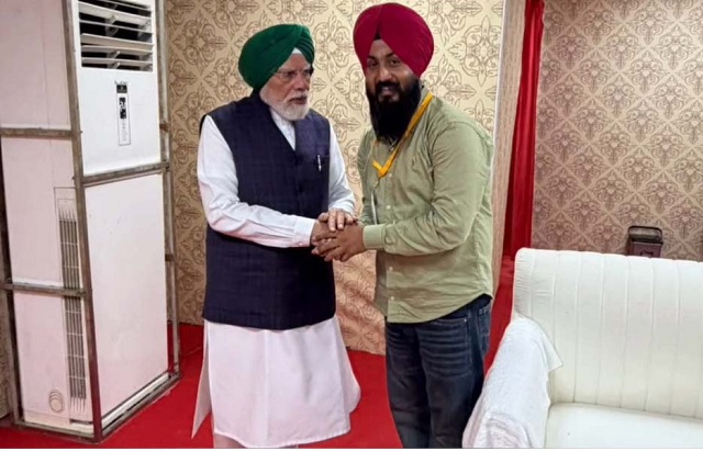 जानिए कौन हैं सनप्रीत सिंह, जिन्होंने प्रधानमंत्री नरेंद्र मोदी को पहनाई खास हरी पगड़ी
