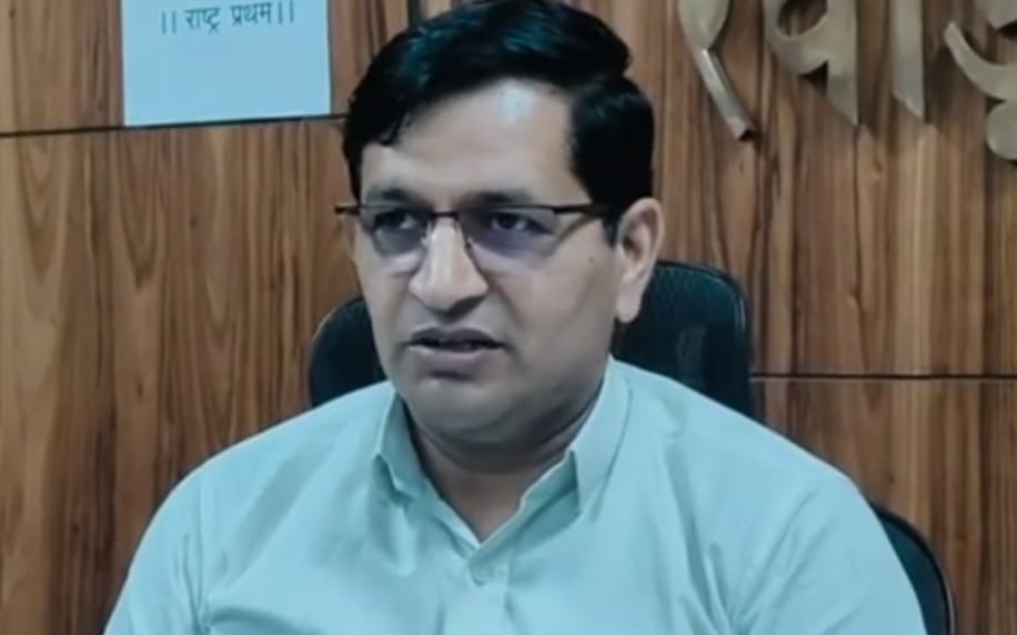 रेवाड़ी में वकीलों और एसडीएम के बीच टकराव तेज, अनिश्चितकालीन वर्क सस्पेंड; तबादले की मांग पर अड़े अधिवक्ता