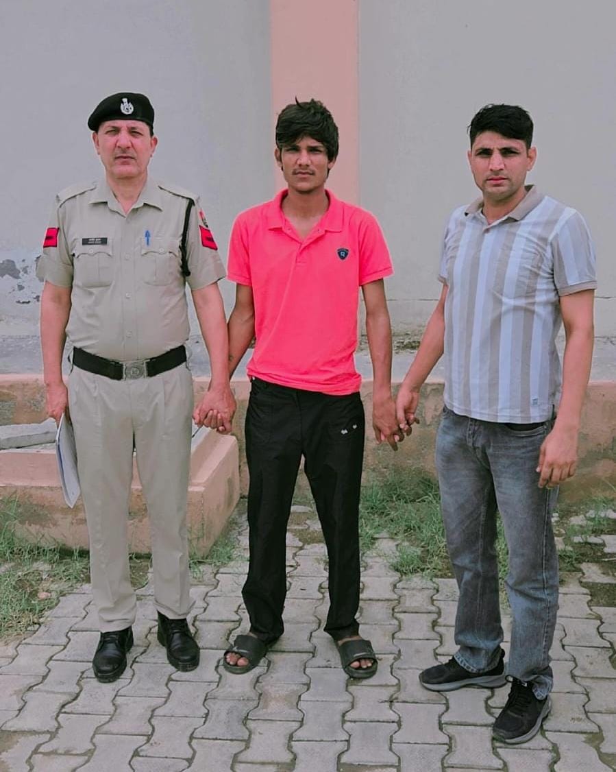 गुरुग्राम में मोबाइल स्नैचर गिरफ्तार, छीना गया फोन और वारदात में इस्तेमाल बाइक बरामद
