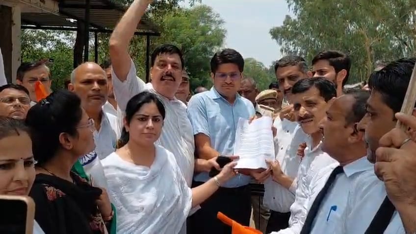 जंतर-मंतर लाठीचार्ज के विरोध में भिवानी के अधिवक्ताओं का प्रदर्शन, राष्ट्रपति के नाम सौंपा ज्ञापन