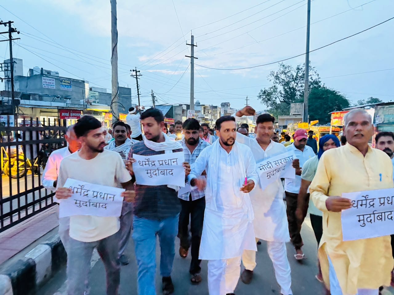 NEET पेपर लीक और छात्रों पर लाठीचार्ज के विरोध में कांग्रेस का कैंडल मार्च, शिक्षा मंत्री के इस्तीफे की मांग
