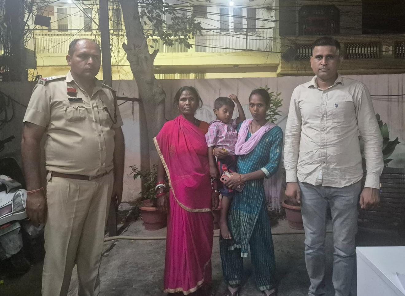 3 साल का मासूम भटका, गुरुग्राम पुलिस ने घंटों में परिवार से मिलाया, परिजनों की आंखें हुईं नम