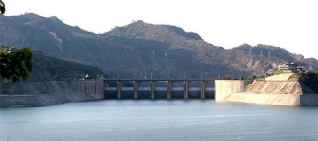 पठानकोट में रणजीत सागर डैम का बढ़ा जलस्तर, प्रशासन ने लोगों से घबराने की बजाय निर्देश मानने की अपील